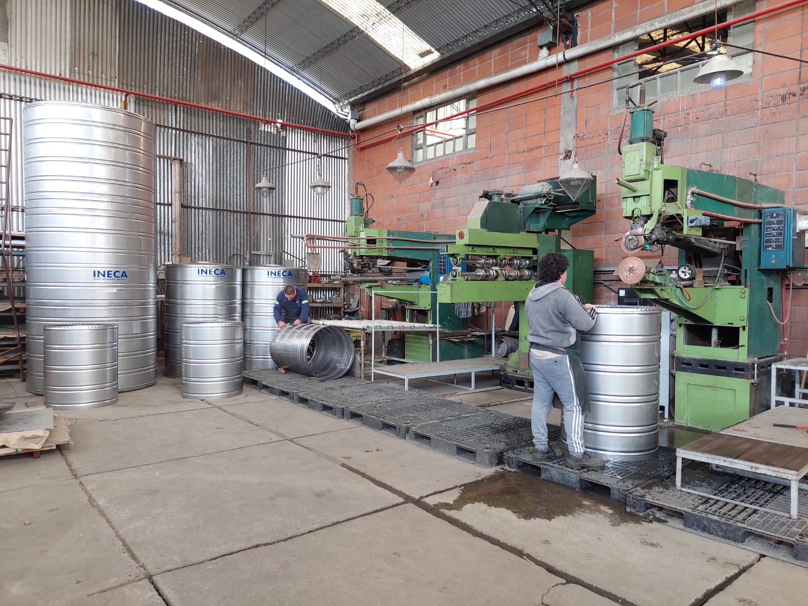 Producción de tanques de acero inoxidable INECA